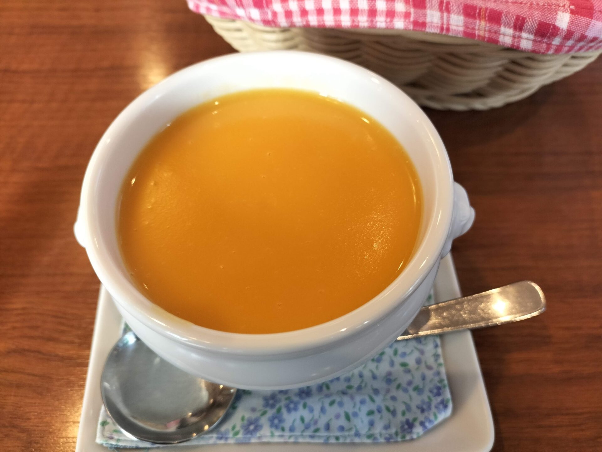 人形町　フレンチカフェ　サクレクールのスープ
